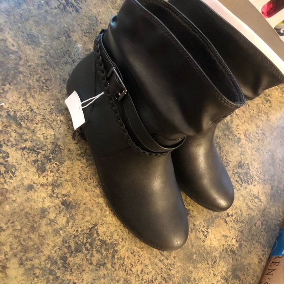 American Eagle By Payless Shoes - Black American Eagle Ankle Boots size 8